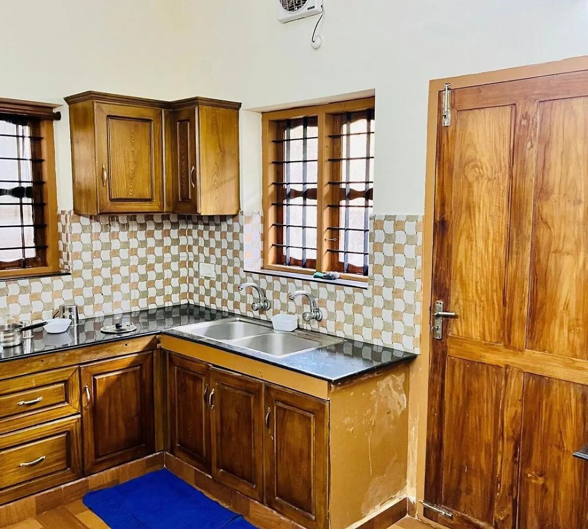 3Bhk Spacious Villa Near Rajagiri Hospital Kochi